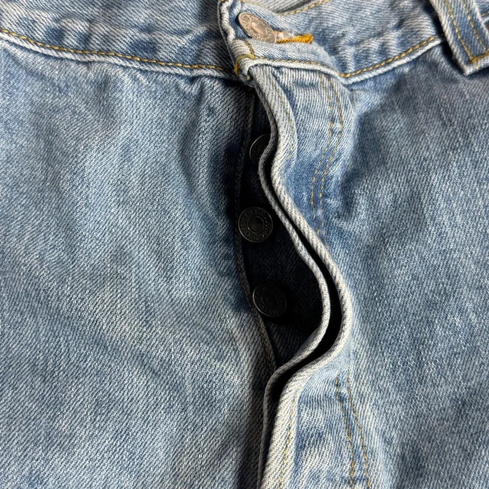 Levis measurements waist